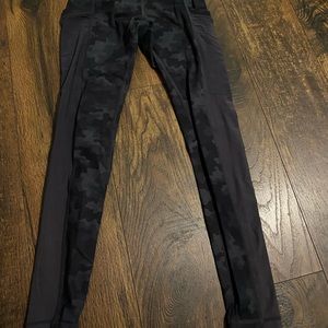 Zyia Hero Camo Leggings size S/2